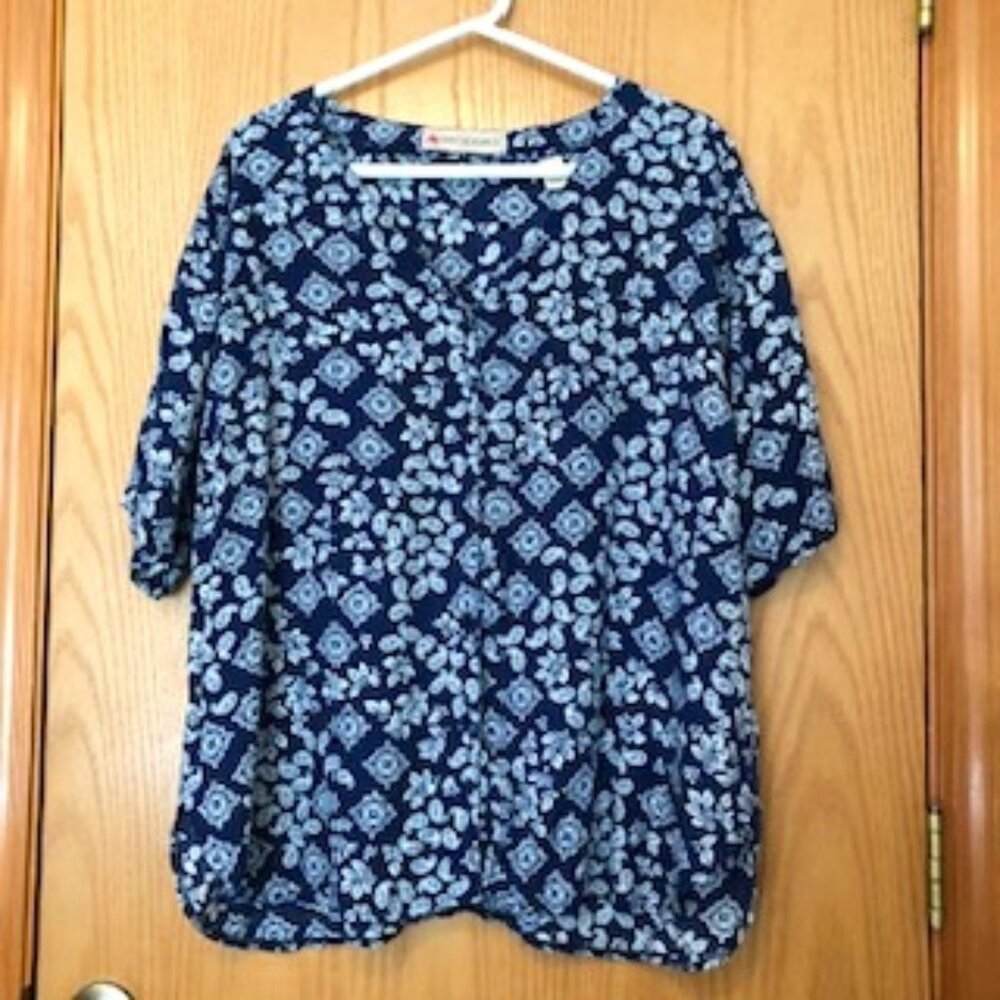 Roo Crossing II Navy Button Down White Floral Blouse Split Hem Cotton V Neck 2X